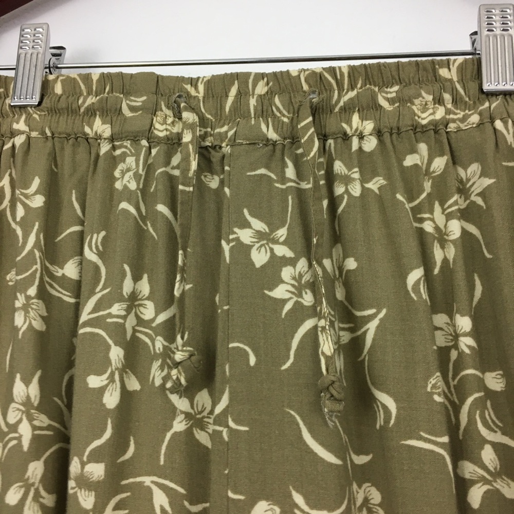 2/$20 American Eagle Outfitters Floral Pants - Picture 4 of 6